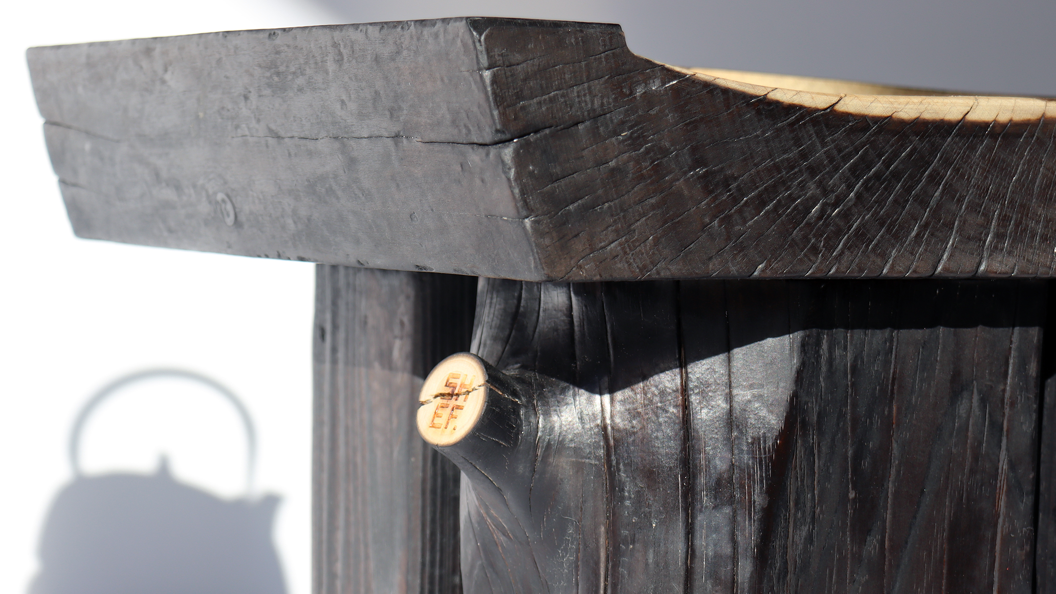 yamadori stool detail